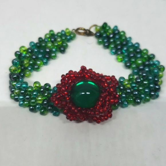 Fashion Jewelry Poinsettia Beaded Bracelet Red And Green 7" - Picture 2 of 3